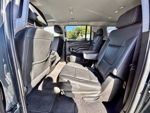 Used 2020 Chevrolet Suburban LT image 37