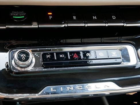 Used 2025 Lincoln Corsair Reserve FWD image 24