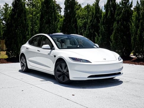 Used 2025 Tesla Model 3 Long Range RWD image 2