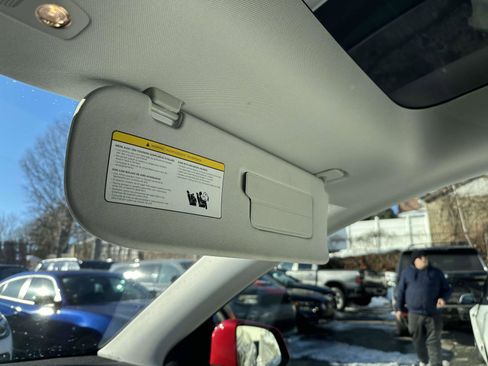 Used 2021 Tesla Model Y Long Range image 30