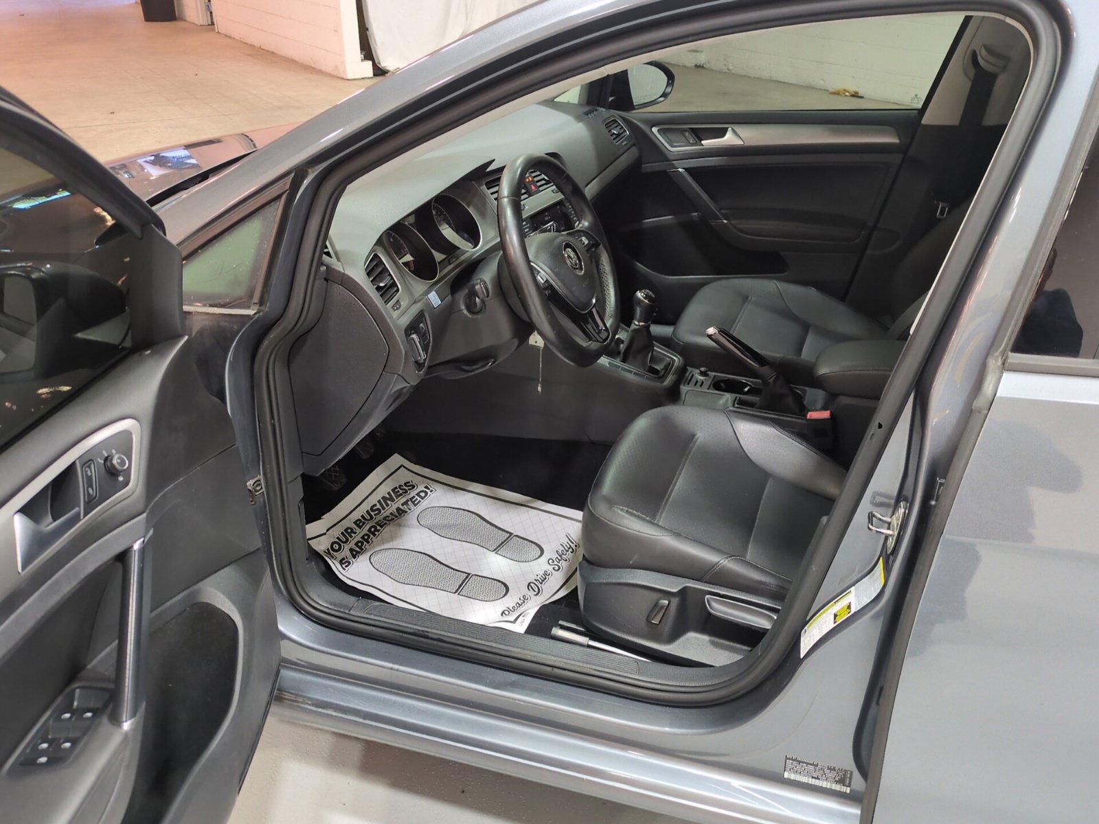 Used 2015 Volkswagen Golf TDI S FWD image 15