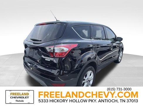 Used 2017 Ford Escape SE FWD image 2