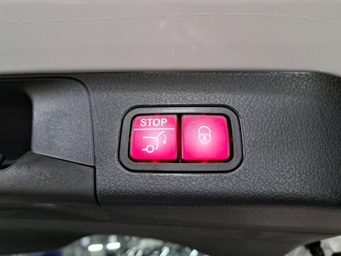 New 2026 Mercedes-Benz GLB 250 4MATIC image 13