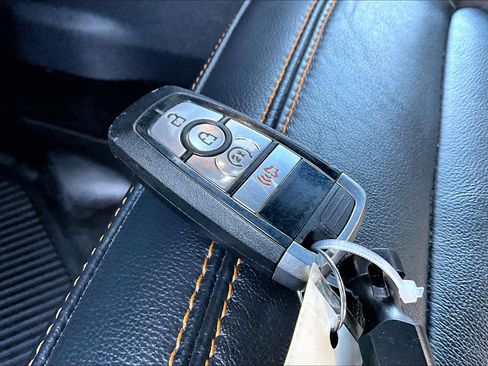 Used 2021 Ford Bronco Badlands image 11