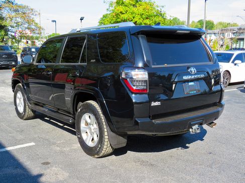 Used 2016 Toyota 4Runner Limited image 9
