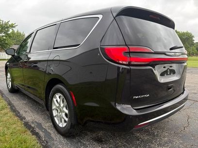 Used 2023 Chrysler Pacifica Touring-L