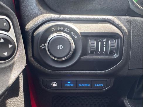 Used 2022 Jeep Wrangler Unlimited Sahara w/ Cold Weather Group AWD/4WD image 16