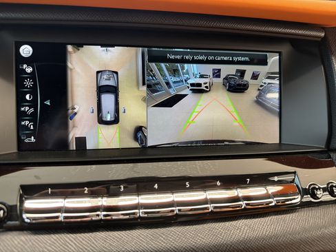 Certified 2022 Rolls-Royce Cullinan AWD/4WD image 24