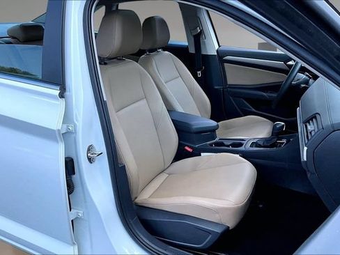Used 2020 Volkswagen Jetta SE w/ SE Cold Weather Package FWD image 25