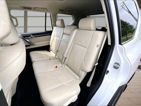 Used 2023 Lexus GX 460 Luxury w/ Accessory Package AWD/4WD image 25