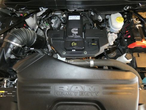 Used 2024 RAM 2500 Limited image 32