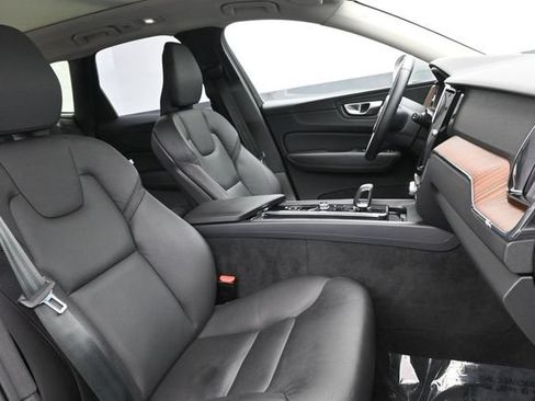 Used 2023 Volvo XC60 B5 Plus w/ Climate Package AWD/4WD image 33