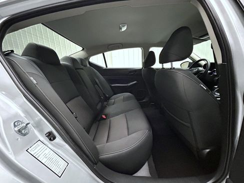 Used 2024 Nissan Altima 2.5 SV image 18