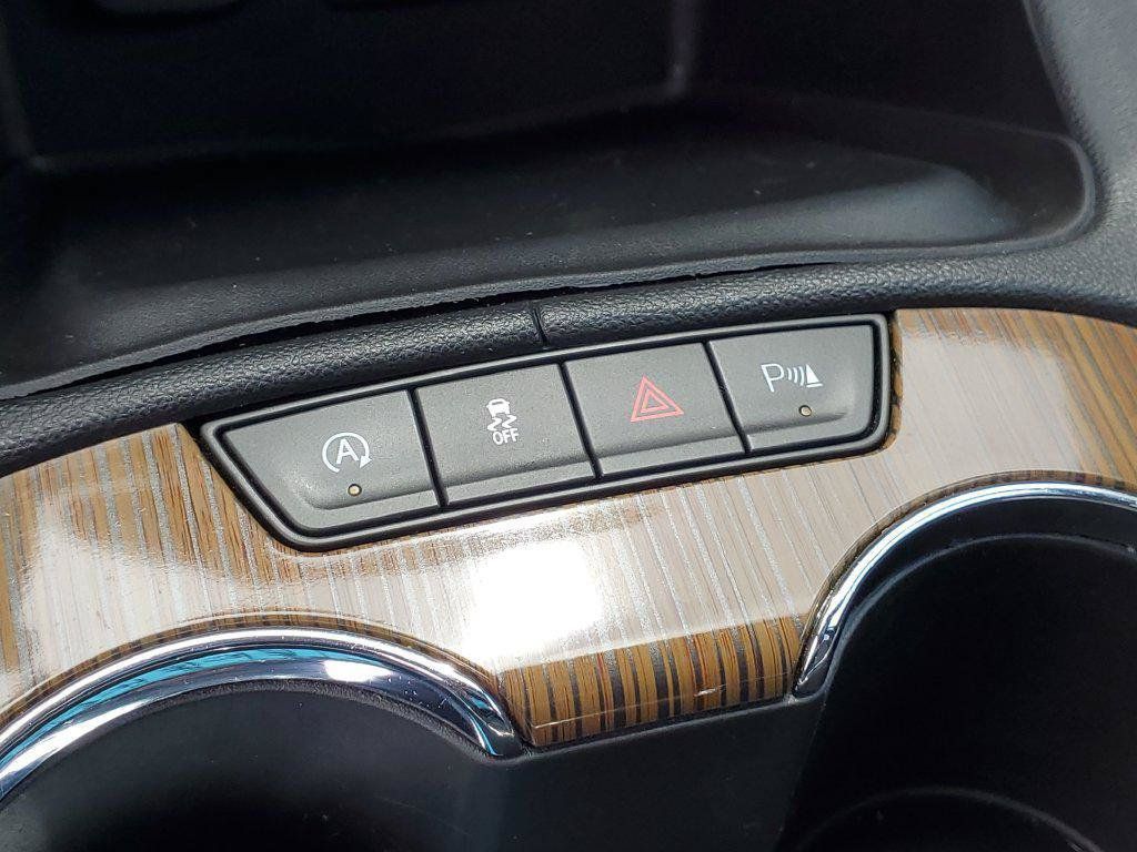 Used 2020 GMC Acadia SLE w/ Driver Convenience Package FWD image 19