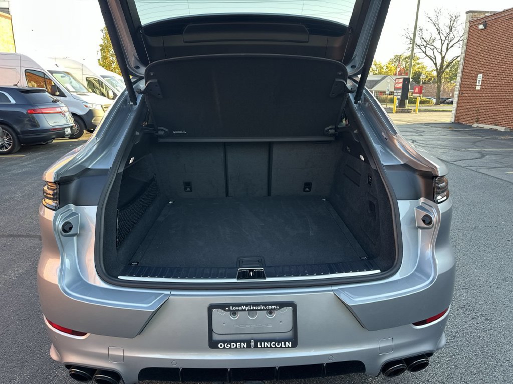 Used 2025 Porsche Cayenne GTS AWD/4WD image 21