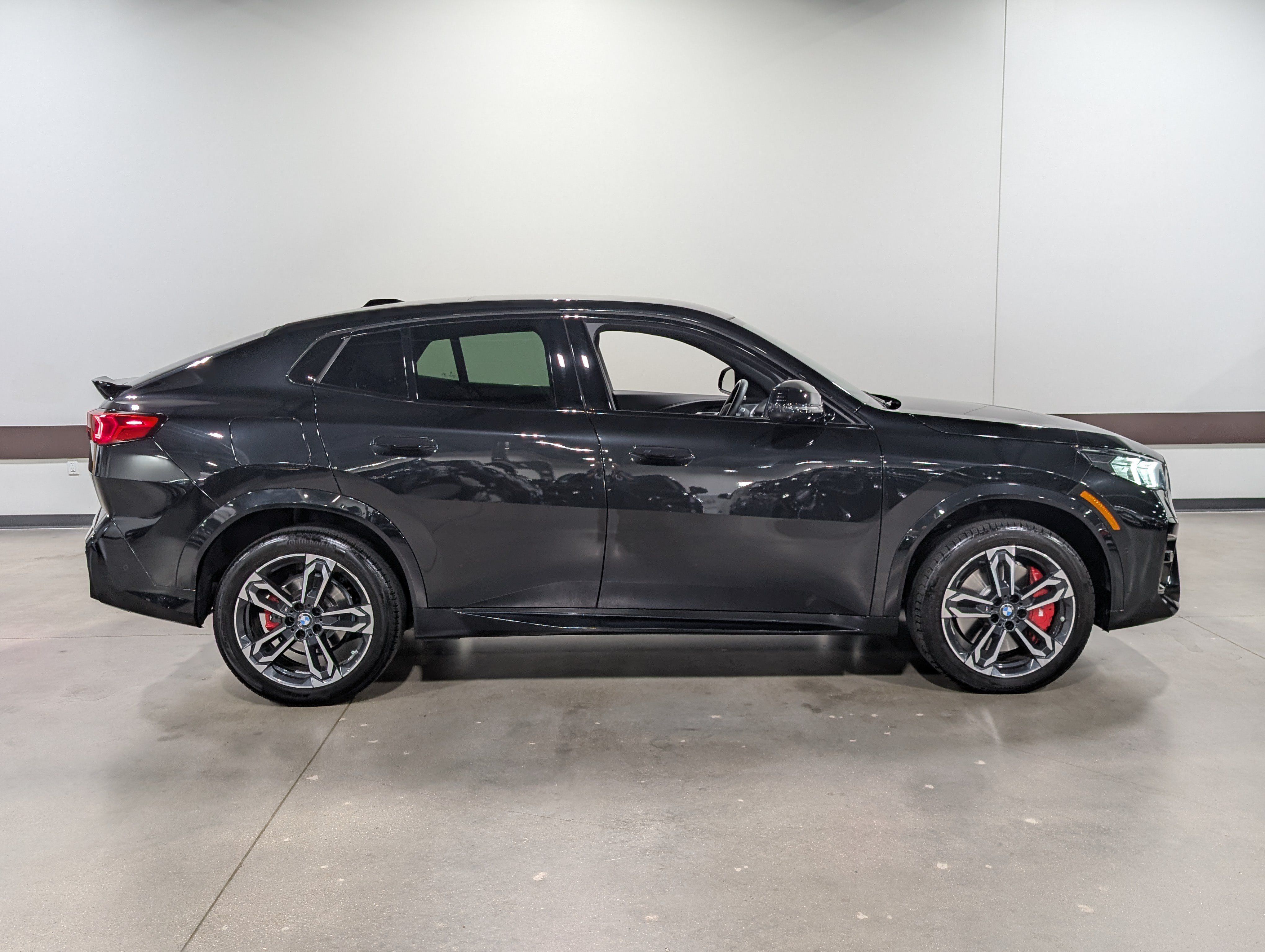 Used 2025 BMW X2 xDrive28i w/ Technology Package AWD/4WD image 2