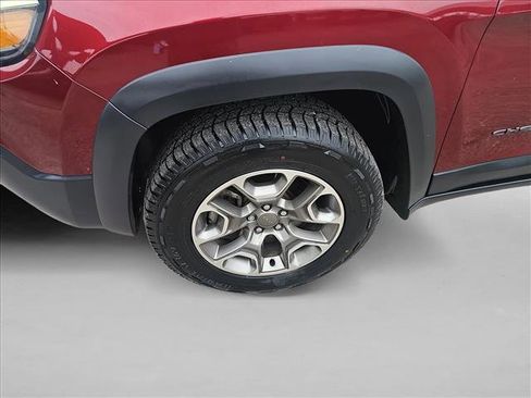 Used 2020 Jeep Cherokee Trailhawk w/ Cold Weather Group image 10