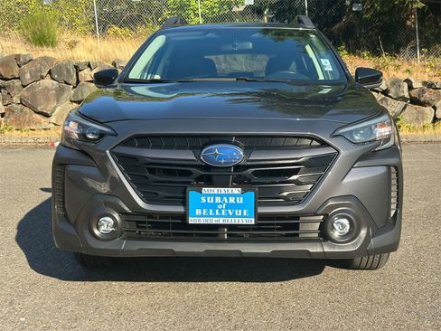 Used 2025 Subaru Outback Premium image 5
