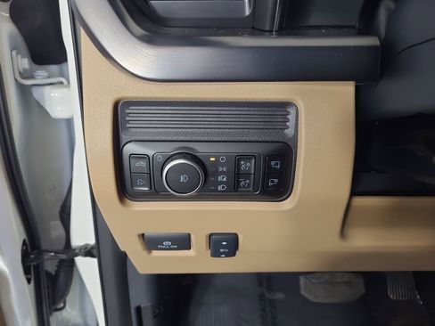 Used 2025 Ford F350 Lariat w/ Chrome Package image 16