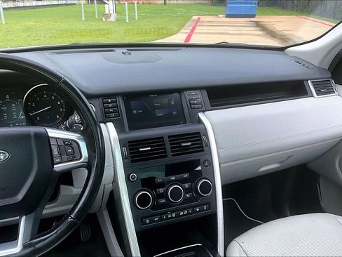 Used 2018 Land Rover Discovery Sport HSE AWD/4WD image 8