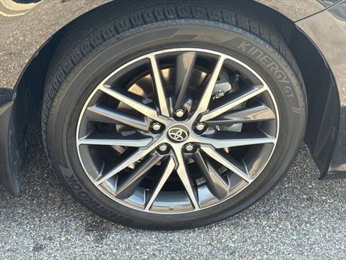 Used 2022 Toyota Camry XLE w/ Cold Weather Package FWD image 9