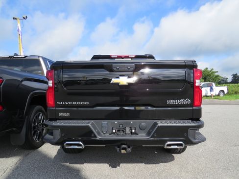 Used 2025 Chevrolet Silverado 1500 High Country w/ High Country Premium Package AWD/4WD image 6