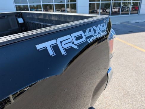 Used 2021 Toyota Tacoma TRD Off-Road image 33