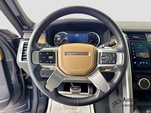 Used 2023 Land Rover Discovery Metropolitan Edition AWD/4WD image 12