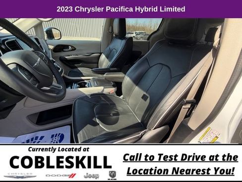 Used 2023 Chrysler Pacifica Limited FWD image 15