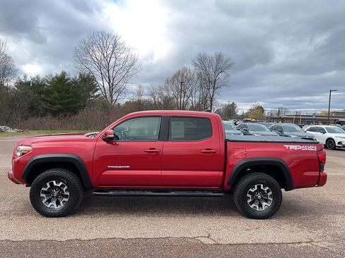 Used 2019 Toyota Tacoma TRD Off-Road image 2