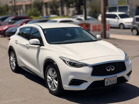 Used 2018 INFINITI QX30 FWD image 2