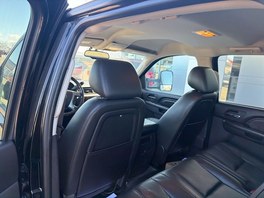 Used 2011 GMC Sierra 2500 Denali w/ Suspension Package, Off-Road AWD/4WD image 11