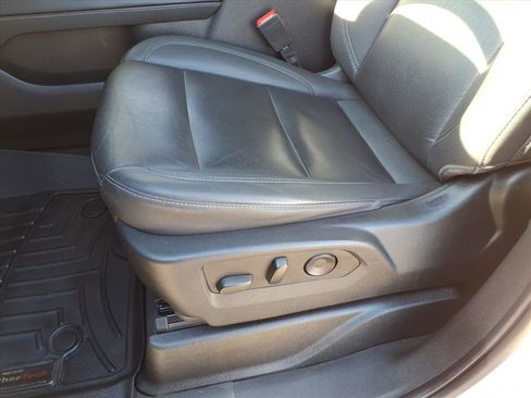 Used 2022 Chevrolet Suburban Z71 w/ Luxury Package image 19