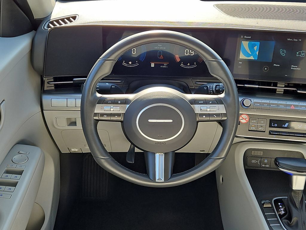 Used 2025 Hyundai Kona SEL FWD image 13