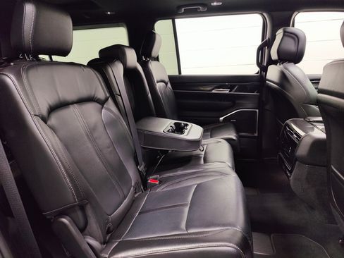 Used 2023 Jeep Wagoneer 4WD w/ Premium Group I image 17