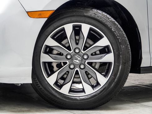 Used 2024 Honda Odyssey EX-L image 3