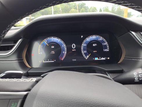 Used 2025 Jeep Grand Cherokee L Laredo image 8