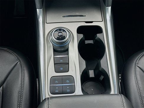 Used 2020 Ford Explorer XLT w/ Equipment Group 202A image 22