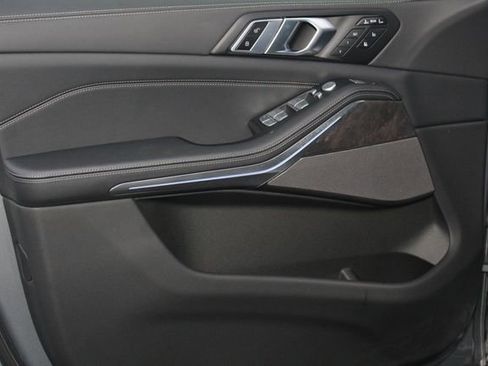 Used 2025 BMW X7 xDrive40i w/ Executive Package image 23