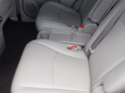 Used 2013 Toyota Highlander Limited FWD image 29