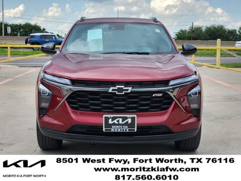 Used 2025 Chevrolet Trax RS w/ Driver Confidence Package FWD image 2