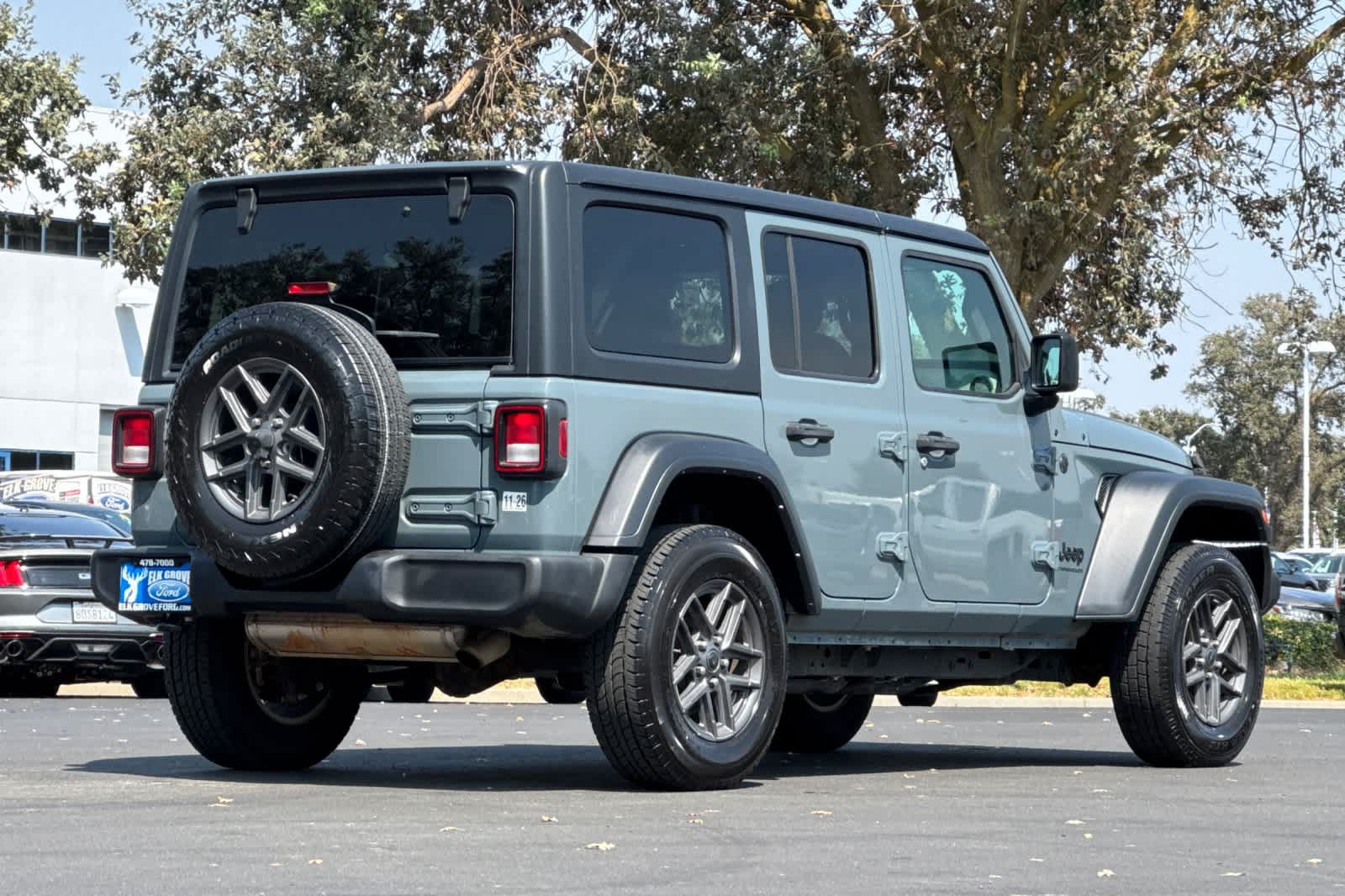 Used 2024 Jeep Wrangler Unlimited Sport AWD/4WD image 2