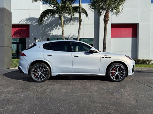 Used 2024 Maserati Grecale Trofeo image 2