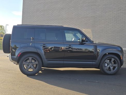 New 2025 Land Rover Defender 110 S image 26