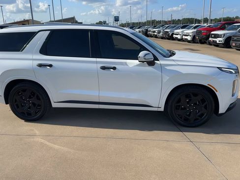 Used 2022 Hyundai Palisade Calligraphy FWD image 2