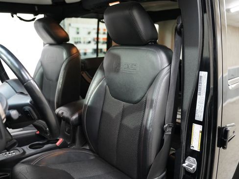 Used 2016 Jeep Wrangler Unlimited Sahara image 22