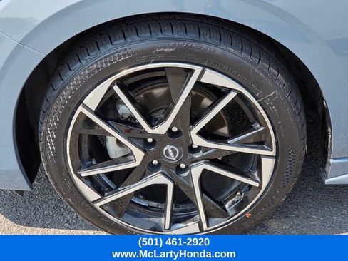 Used 2025 Nissan Sentra SR FWD image 18