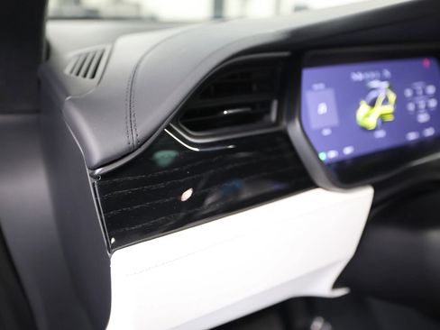 Used 2020 Tesla Model X image 31