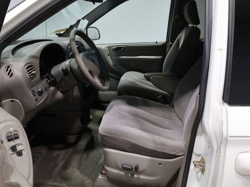 Used 2002 Dodge Caravan Sport image 9