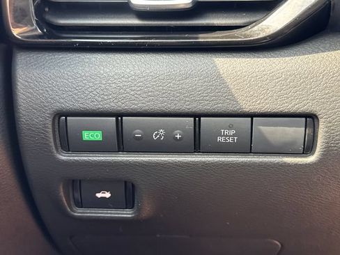 Used 2025 Nissan Sentra SR w/ SR Premium Package FWD image 30